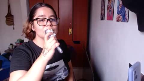 eimy_saenzz online show from February 24, 5:44 pm