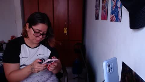 eimy_saenzz online show from April 9, 6:35 pm