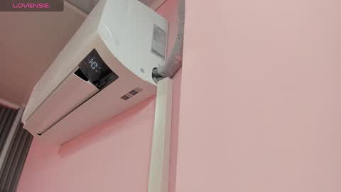 Eimy  online show from December 4, 3:59 am