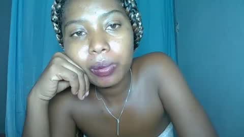 Snapshot of elia011 chatting on January 18, 11:00 pm elia011 online show from January 18, 11:00 pm