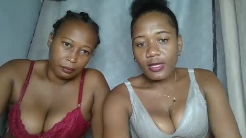 Snapshot of elia011 chatting on February 2, 9:51 am elia011 online show from February 2, 9:51 am