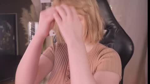 Ellie online show from January 11, 12:21 pm