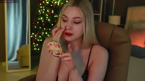 Snapshot of elina_nortas chatting on December 23, 1:18 am Elina online show from December 23, 1:18 am