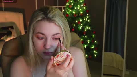 Snapshot of elina_nortas chatting on December 27, 1:11 am Elina online show from December 27, 1:11 am