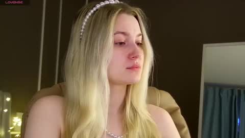 Snapshot of elina_nortas chatting on March 8, 1:04 am Elina online show from March 8, 1:04 am