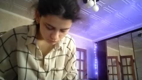 Lola online show from November 29, 7:23 am