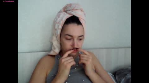 elisa_dove208 online show from December 16, 5:46 am