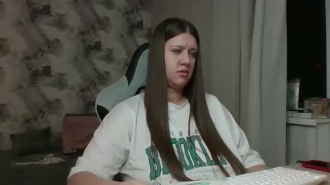 Aletta Oushen online show from April 2, 2:25 pm