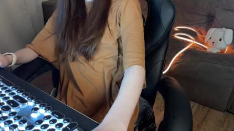 Elisa North online show from March 11, 1:59 am