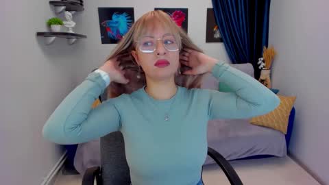 Snapshot of elisabethmills chatting on January 29, 11:41 am Elisabeth online show from January 29, 11:41 am