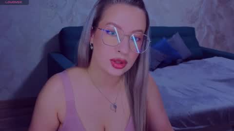 Snapshot of elisabethmills chatting on October 23, 9:54 pm Elisabeth online show from October 23, 9:54 pm