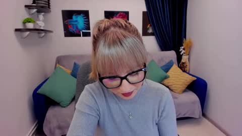 Snapshot of elisabethmills chatting on January 19, 3:32 pm Elisabeth online show from January 19, 3:32 pm