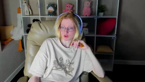 Elizabeth online show from December 18, 2:05 am