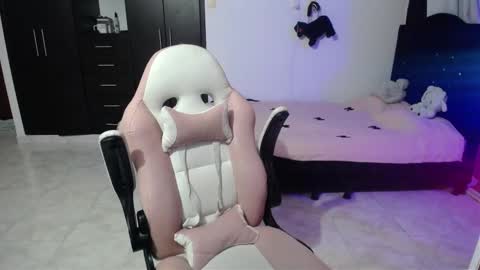 Snapshot of elizabeth_rose02 chatting on October 17, 1:42 am  Elizabeth  online show from October 17, 1:42 am