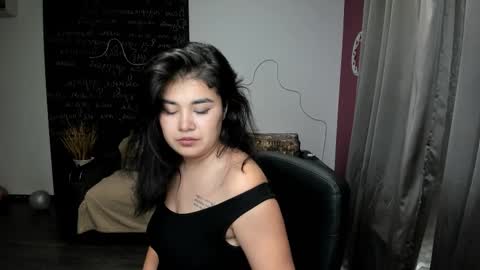 Elizabeth online show from March 18, 6:46 pm