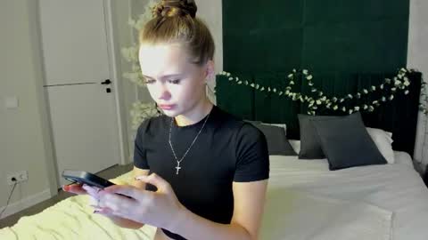 Ella online show from July 9, 9:33 am