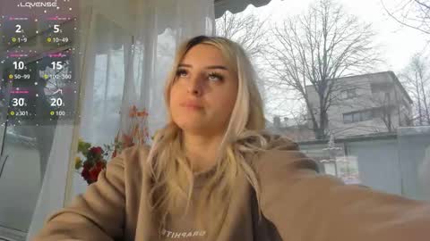 ella_vee online show from March 28, 6:13 am