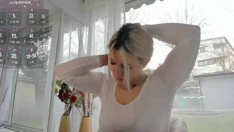 ella_vee online show from March 26, 7:32 am