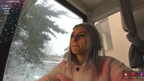 ella_vee online show from February 21, 7:31 am