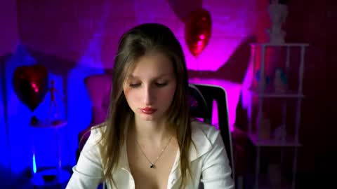 Ella online show from March 3, 12:20 pm