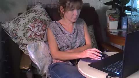 ellajohnsonx online show from November 14, 12:49 pm