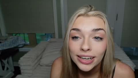 ellalowe online show from May 20, 11:57 pm