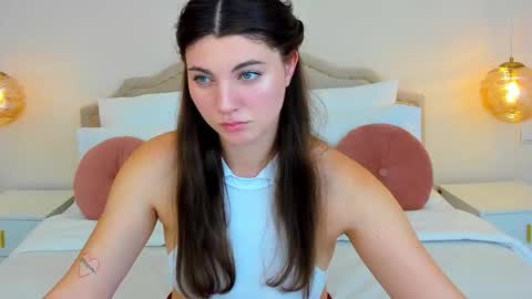 Ella online show from October 28, 1:39 pm