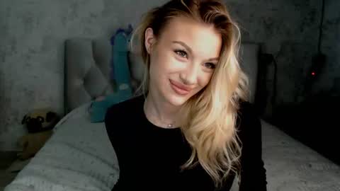 ellamilla online show from July 17, 1:26 pm