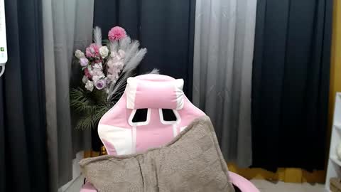 ELLA online show from April 3, 2:04 pm