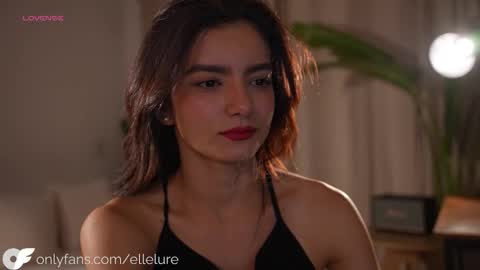 Linda Restrepo online show from February 3, 11:40 pm