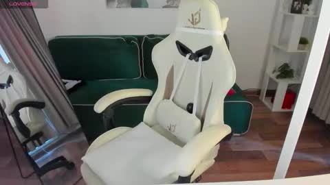 elli_anderson online show from February 13, 6:04 am