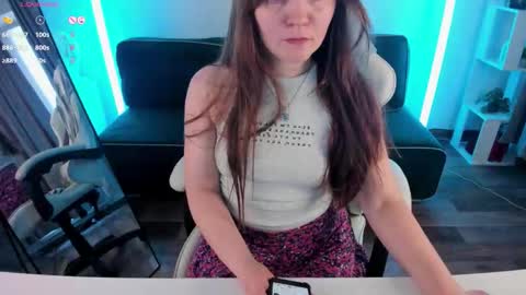 elli_anderson online show from March 2, 7:15 am