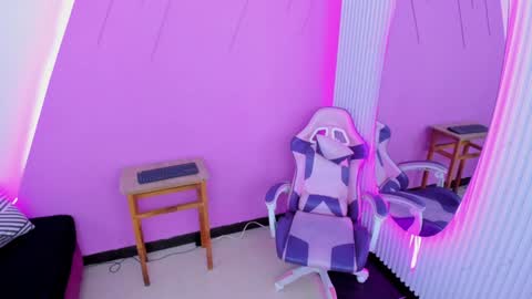 Ellie Taylor online show from December 29, 12:23 pm