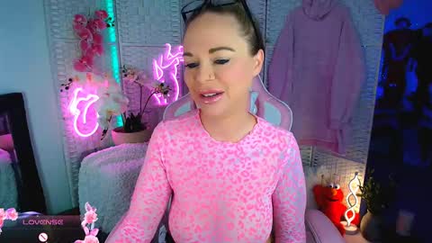 EllieKarr online show from January 17, 1:04 am