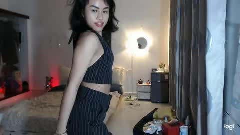 ellieyun online show from February 6, 2:20 pm