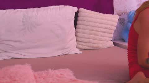 EllinaNuria online show from May 7, 4:39 am