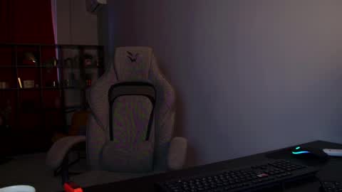 Elin online show from May 11, 1:35 pm