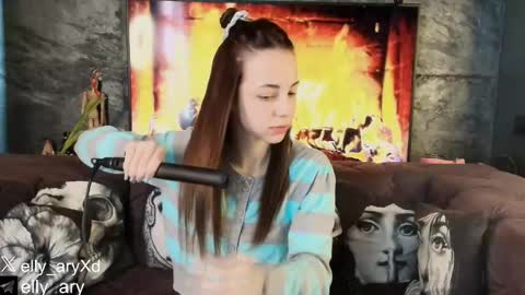 elly_ary online show from March 17, 12:03 am