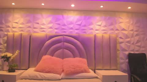 Ellye online show from June 9, 11:09 am