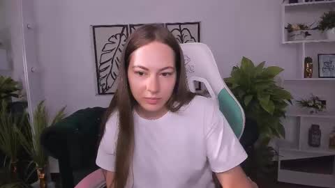 Snapshot of elma_lily chatting on September 15, 6:11 am elma_lily online show from September 15, 6:11 am