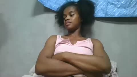 elodie228680 online show from May 12, 6:25 pm