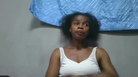 elodie228680 online show from May 11, 7:32 am