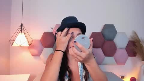 EloiseQuinn online show from November 25, 1:24 pm