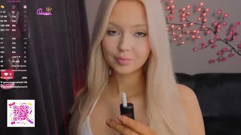 elsaawesome online show from March 26, 5:04 pm