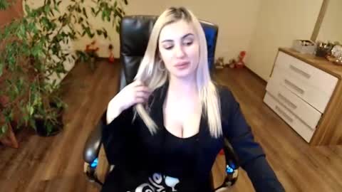 elysia3333 online show from January 16, 1:12 am