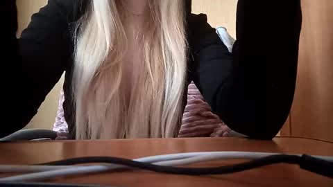 Elza Kom online show from October 24, 7:15 am