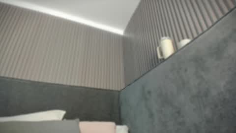 emelie_89 online show from April 6, 11:33 am