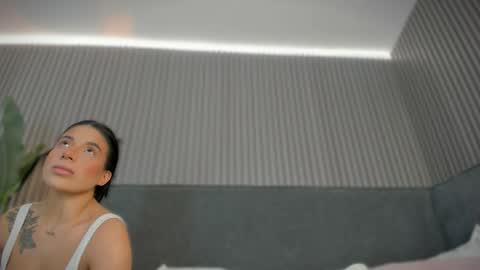 emelie_89 online show from March 24, 11:37 am