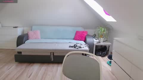 just me online show from September 10, 9:31 am