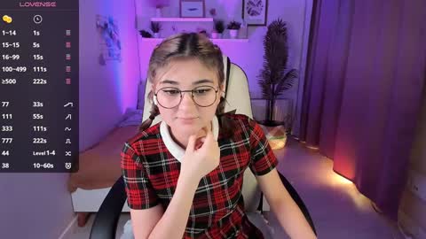 Snapshot of emi_joy chatting on January 19, 5:49 pm  Emily  follow me  online show from January 19, 5:49 pm